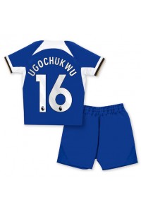 Chelsea Lesley Ugochukwu #16 Jalkapallovaatteet Lasten Kotipeliasu 2023-24 Lyhythihainen (+ Lyhyet housut)